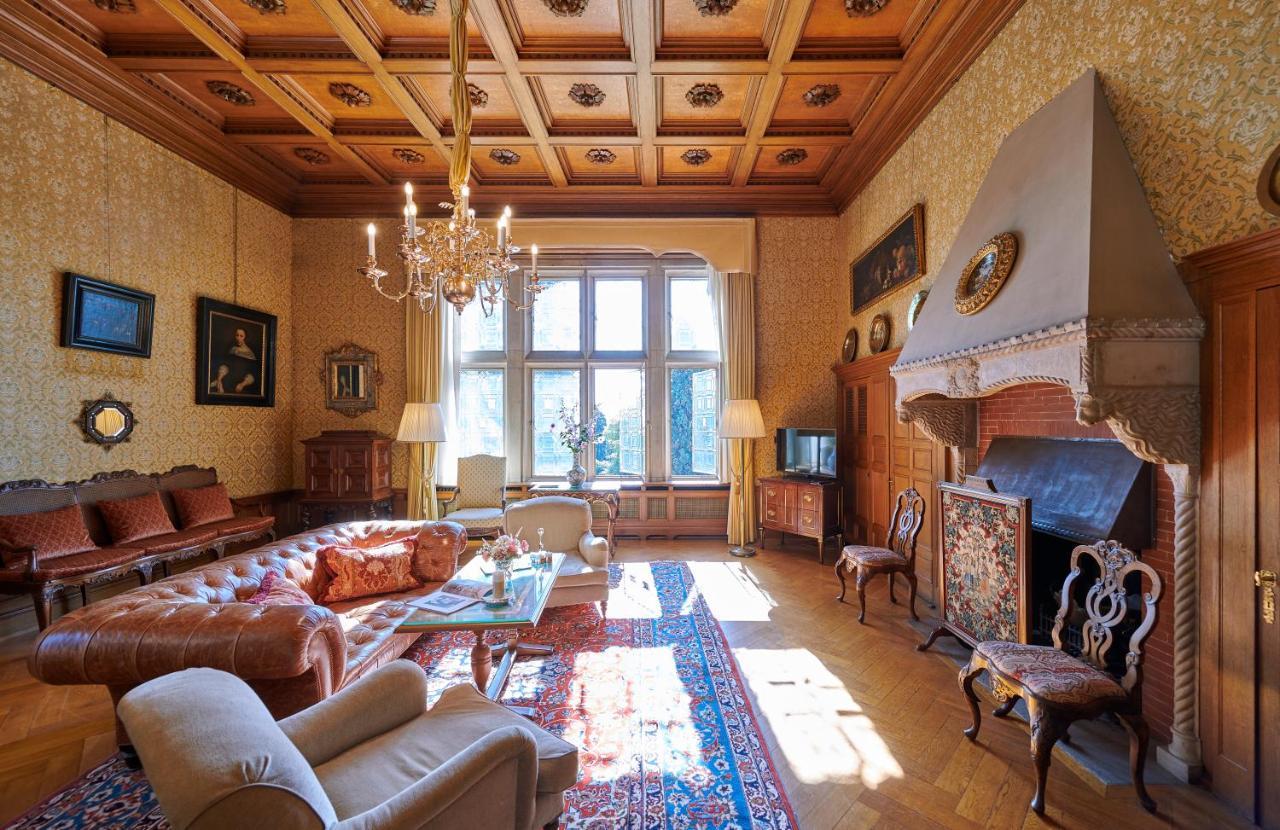 Schlosshotel Kronberg - Hotel Frankfurt Kronberg im Taunus Exterior photo The living room