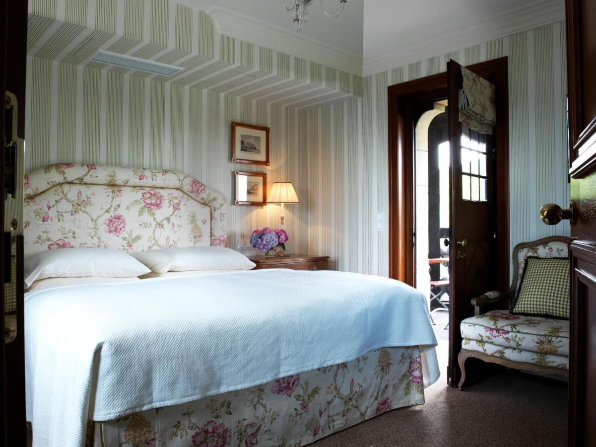 Schlosshotel Kronberg - Hotel Frankfurt Kronberg im Taunus Exterior photo A bedroom at the hotel