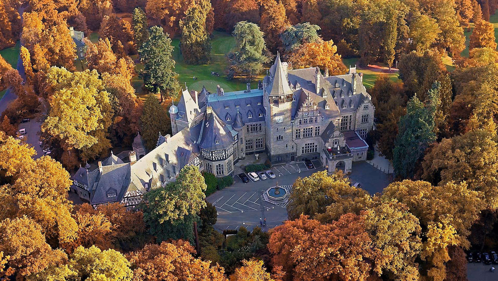 Schlosshotel Kronberg - Hotel Frankfurt Kronberg im Taunus Exterior photo Aerial view of the school