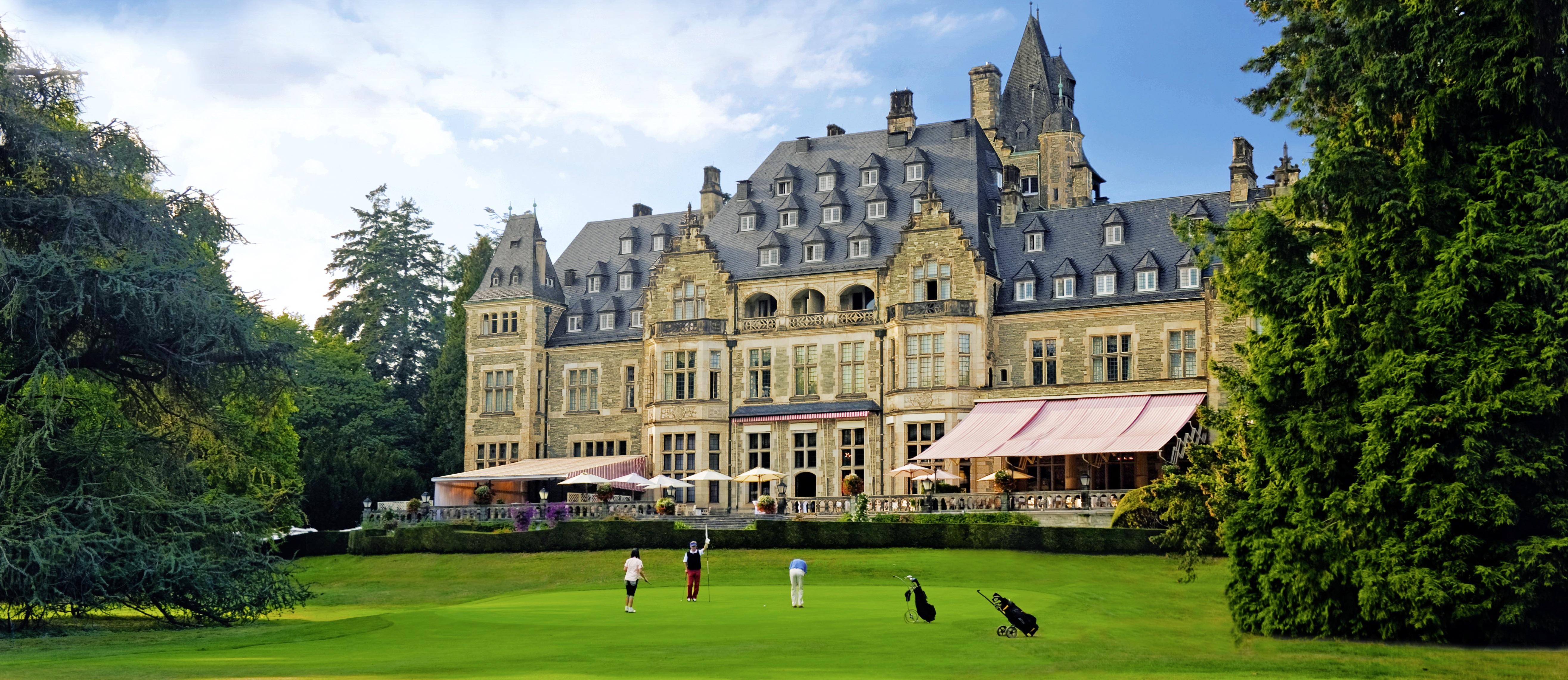 Schlosshotel Kronberg - Hotel Frankfurt Kronberg im Taunus Exterior photo Golfers at the 18th green