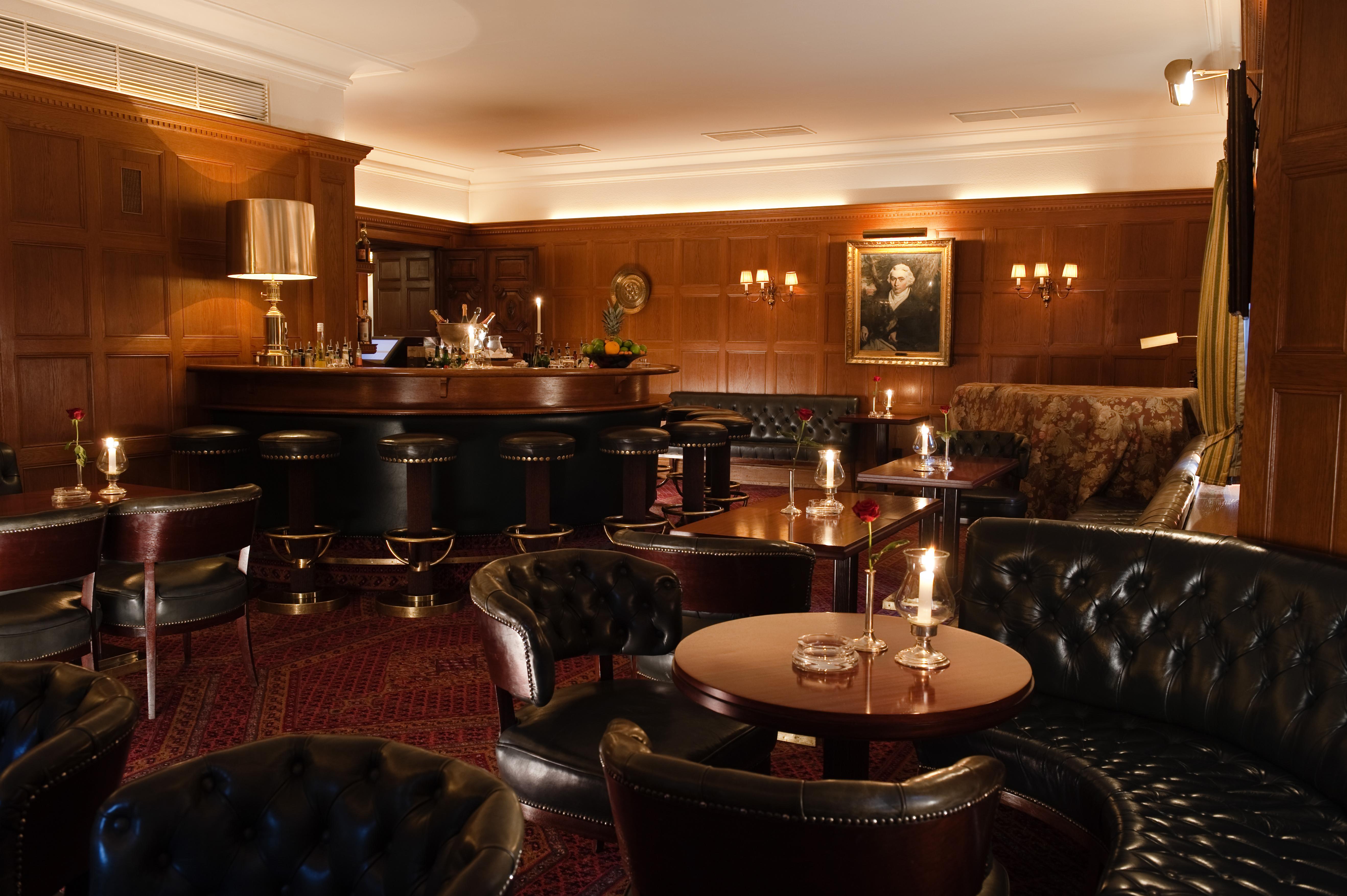 Schlosshotel Kronberg - Hotel Frankfurt Kronberg im Taunus Restaurant photo The bar at the Ritz