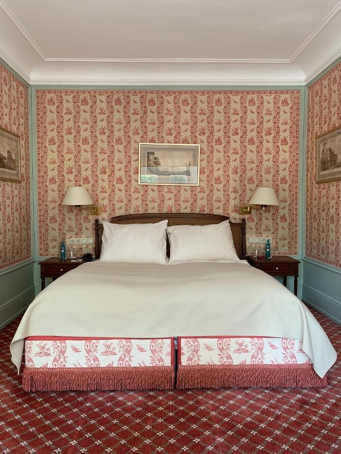 Schlosshotel Kronberg - Hotel Frankfurt Kronberg im Taunus Exterior photo A bedroom at the hotel
