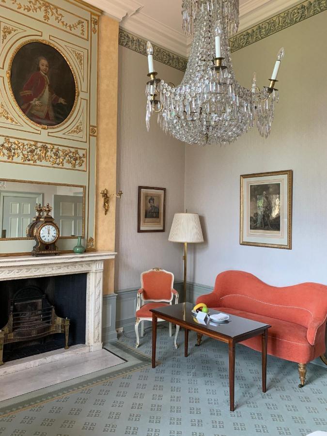 Schlosshotel Kronberg - Hotel Frankfurt Kronberg im Taunus Exterior photo The living room