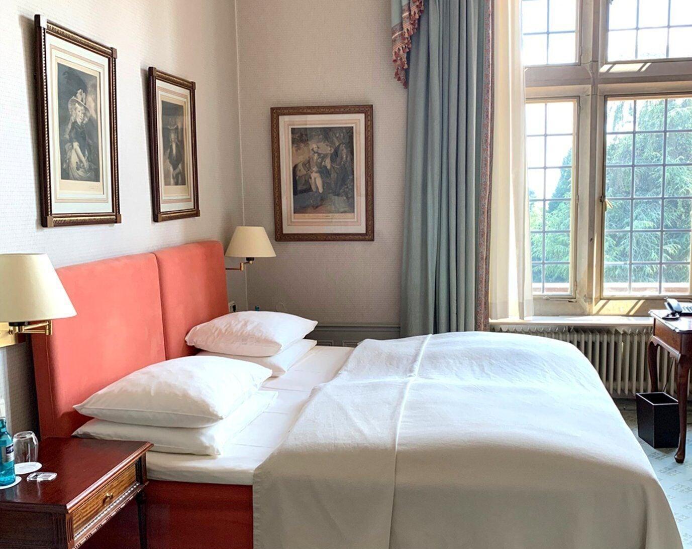 Schlosshotel Kronberg - Hotel Frankfurt Kronberg im Taunus Exterior photo A room at the Hotel de la Ville