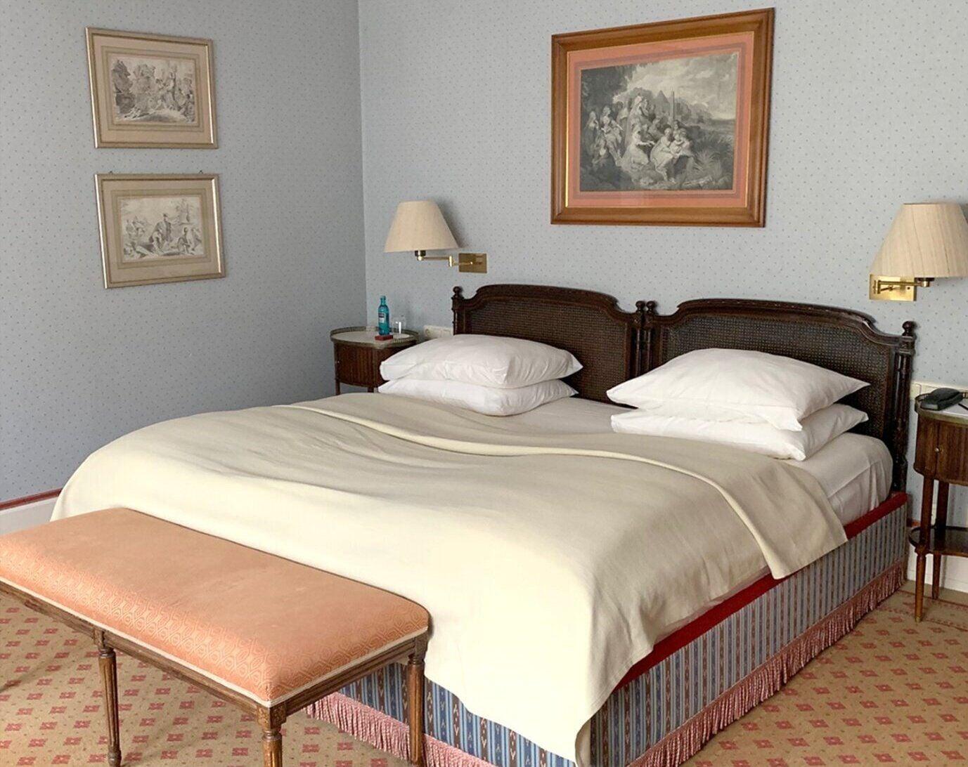 Schlosshotel Kronberg - Hotel Frankfurt Kronberg im Taunus Exterior photo A bedroom at the hotel