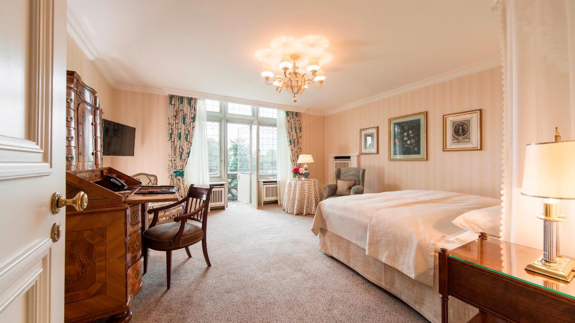 Schlosshotel Kronberg - Hotel Frankfurt Kronberg im Taunus Exterior photo A room at the hotel
