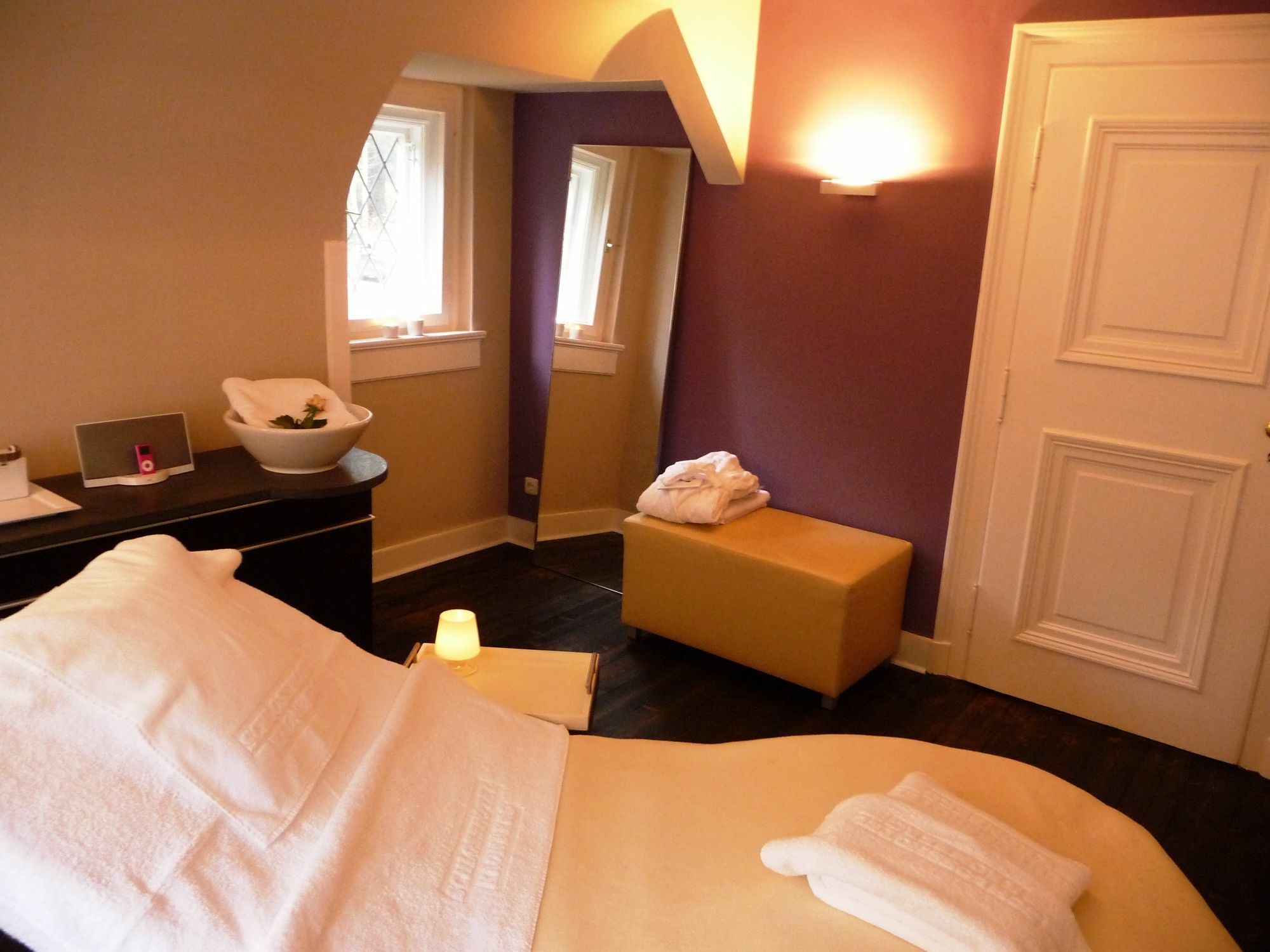 Schlosshotel Kronberg - Hotel Frankfurt Kronberg im Taunus Exterior photo A treatment room at a spa