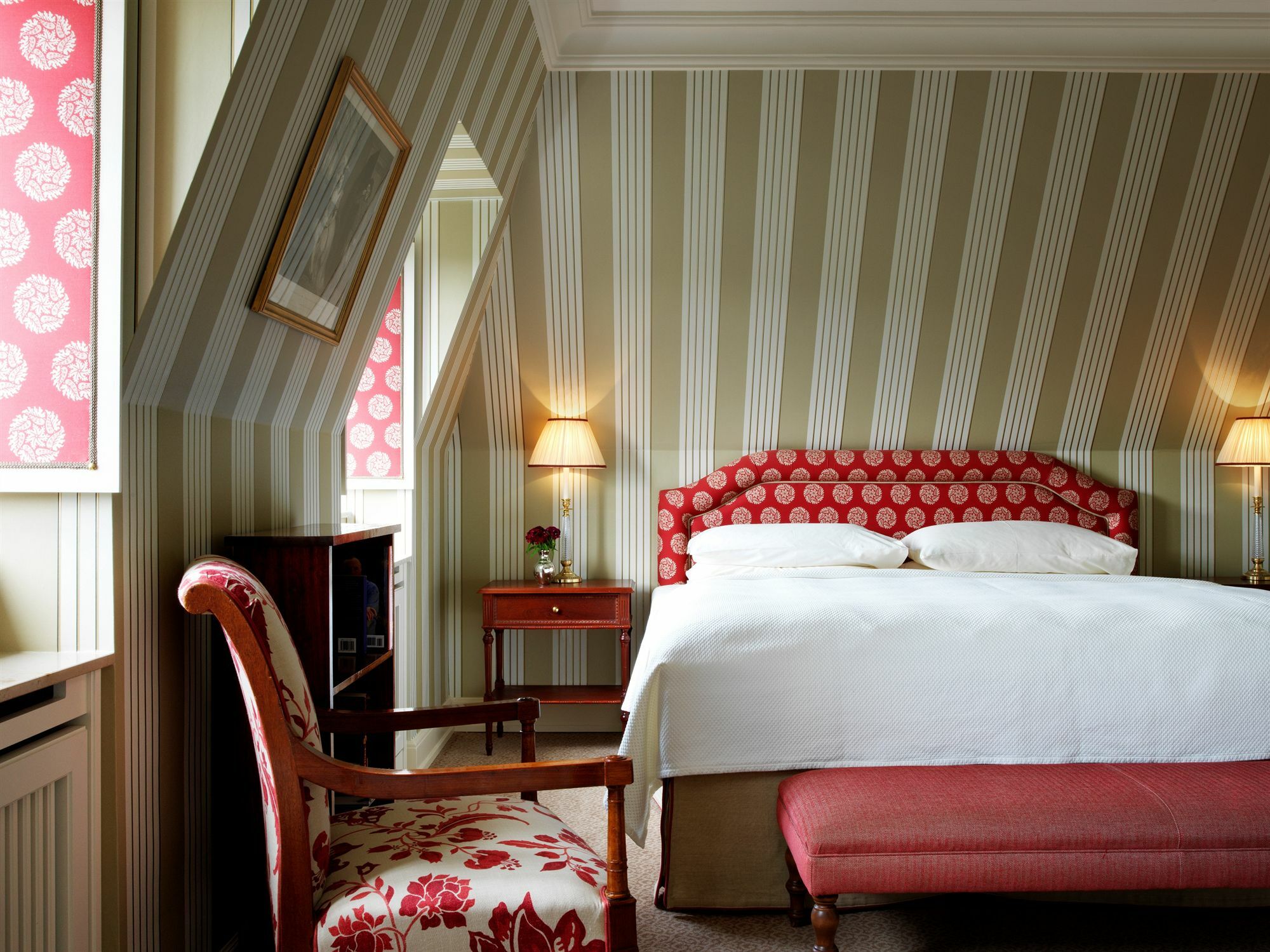 Schlosshotel Kronberg - Hotel Frankfurt Kronberg im Taunus Exterior photo A bedroom at the hotel